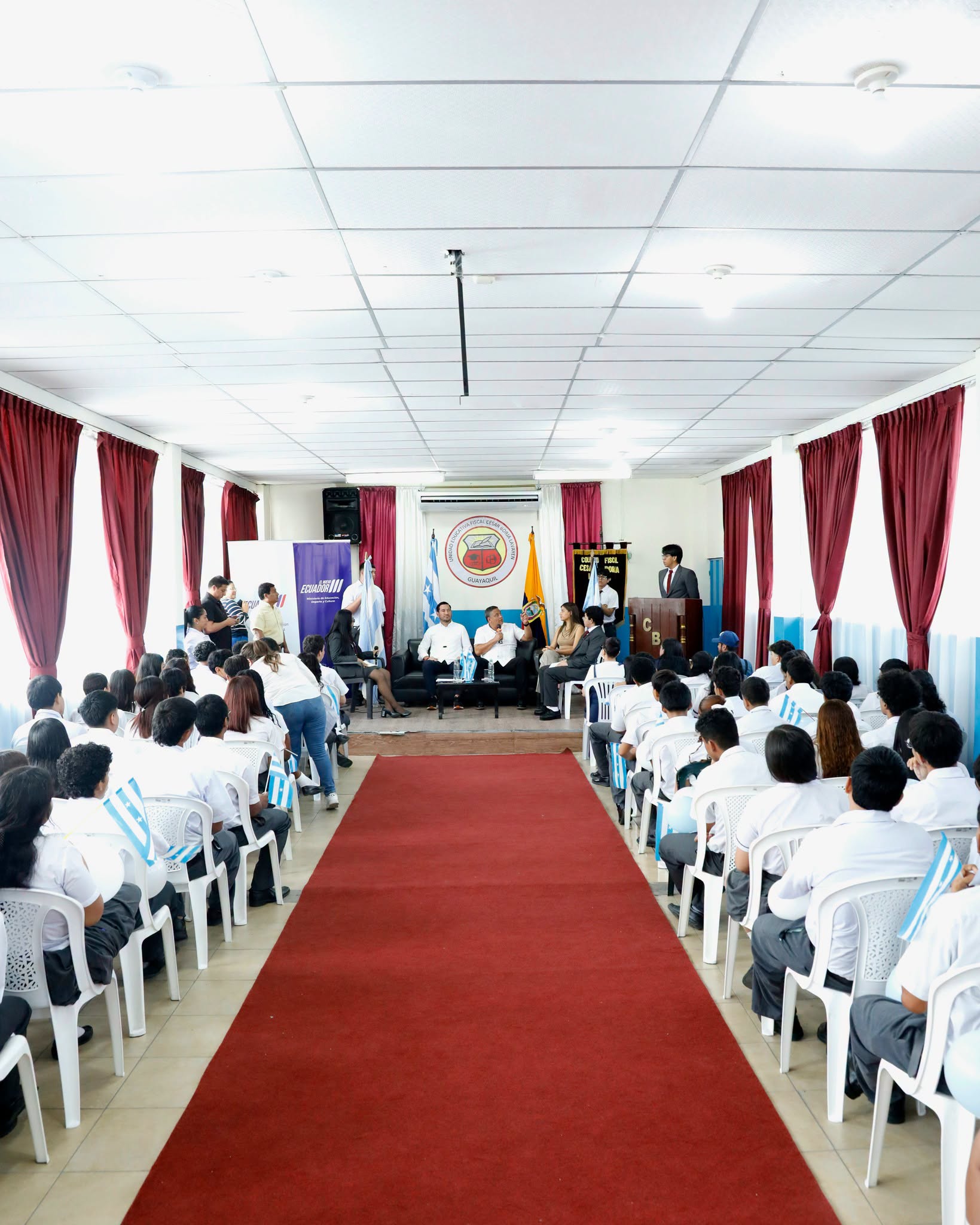 Gobernación del Guayas fortalece el liderazgo juvenil con el conversatorio