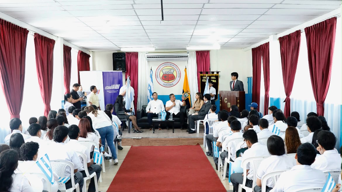 Gobernación del Guayas fortalece el liderazgo juvenil con el conversatorio