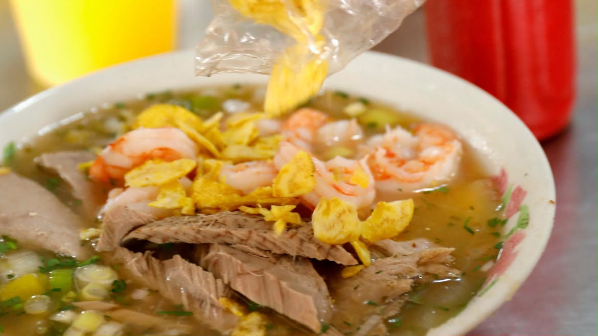 “El Rey del Encebollado” impulsa la gastronomía porteña y fortalece los emprendimientos en las fiestas por los 491 años de Guayaquil