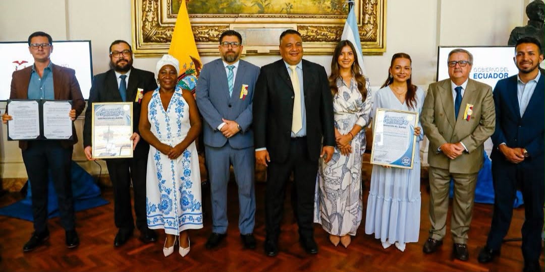 GUAYAQUIL CELEBRÓ SUS 206 AÑOS DE INDEPENDENCIA CON CONDECORACIONES AL MÉRITO Y PREMIOS A SUS REYES DEL SABOR